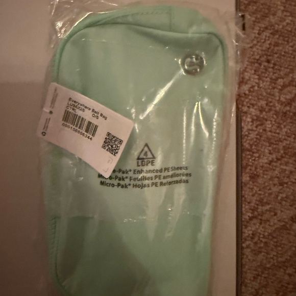 Lululemon Everywhere belt bag - Picture 1 of 3